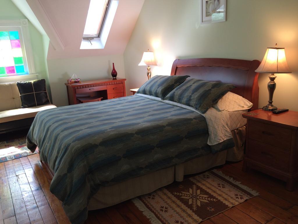 Mcgill Inn B&B Торонто Стая снимка