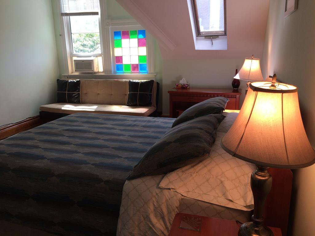 Mcgill Inn B&B Торонто Стая снимка