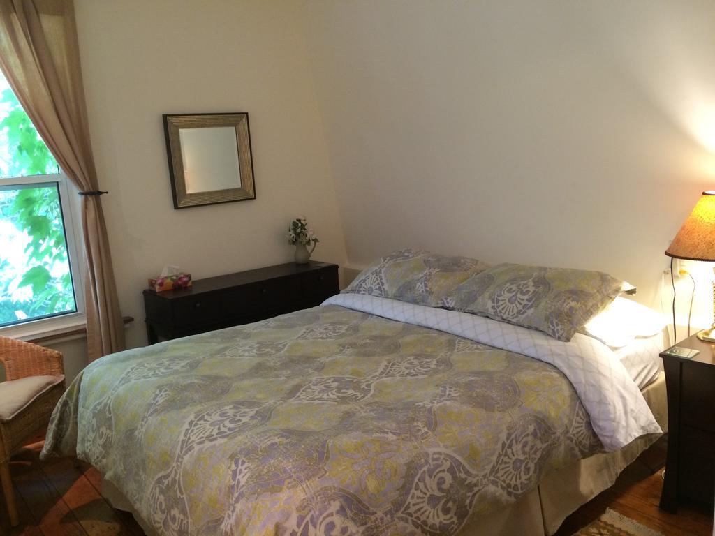 Mcgill Inn B&B Торонто Стая снимка