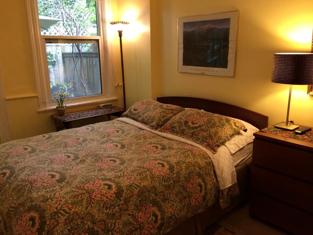 Mcgill Inn B&B Торонто Стая снимка