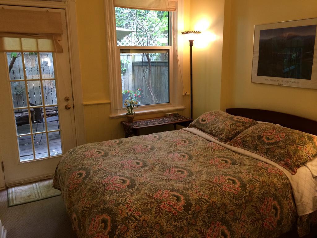 Mcgill Inn B&B Торонто Стая снимка