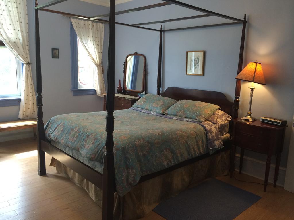 Mcgill Inn B&B Торонто Стая снимка