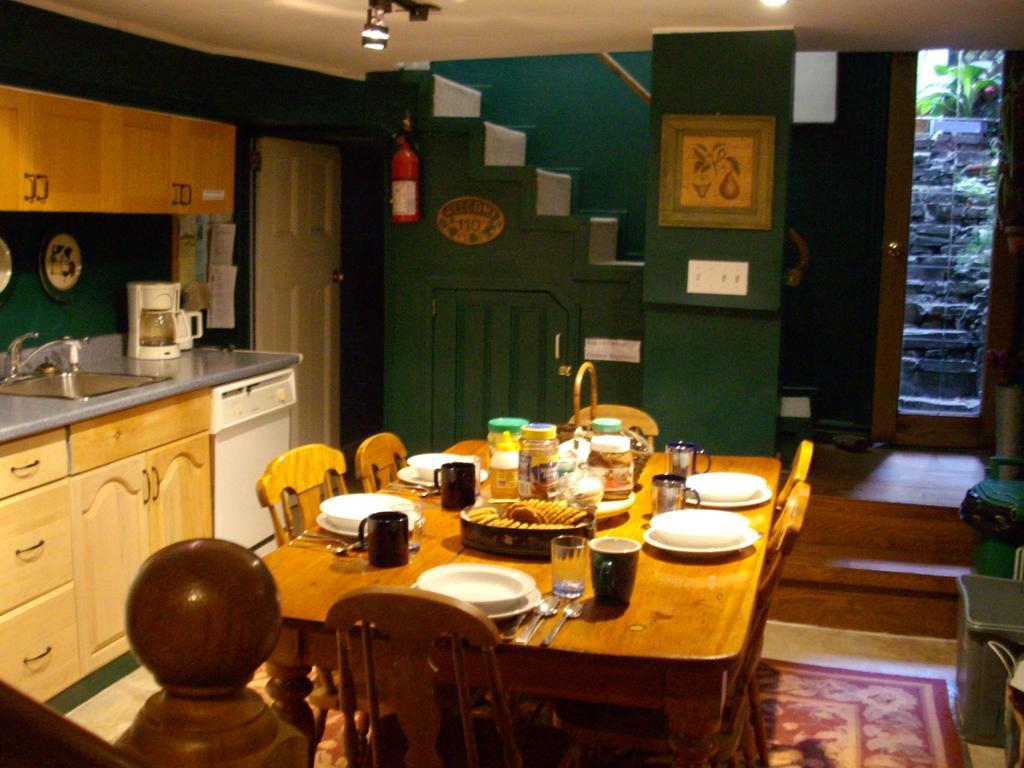 Mcgill Inn B&B Торонто Екстериор снимка
